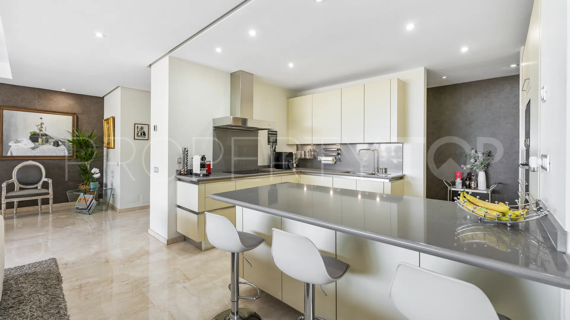Se vende apartamento en Golden Mile con 3 dormitorios