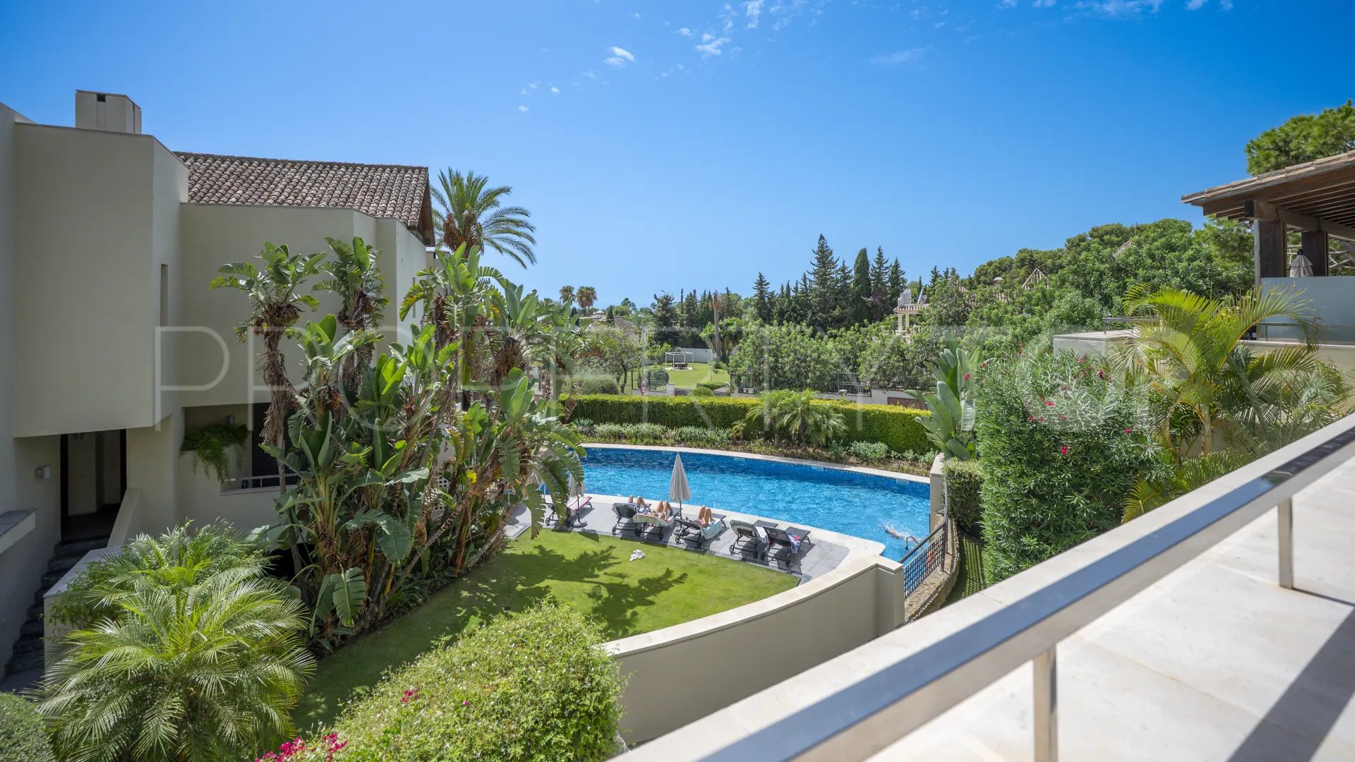 Se vende apartamento en Golden Mile con 3 dormitorios