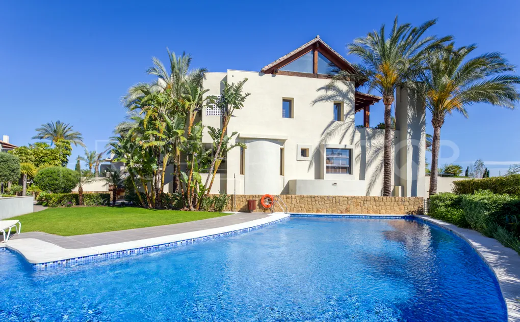 Se vende apartamento en Golden Mile con 3 dormitorios