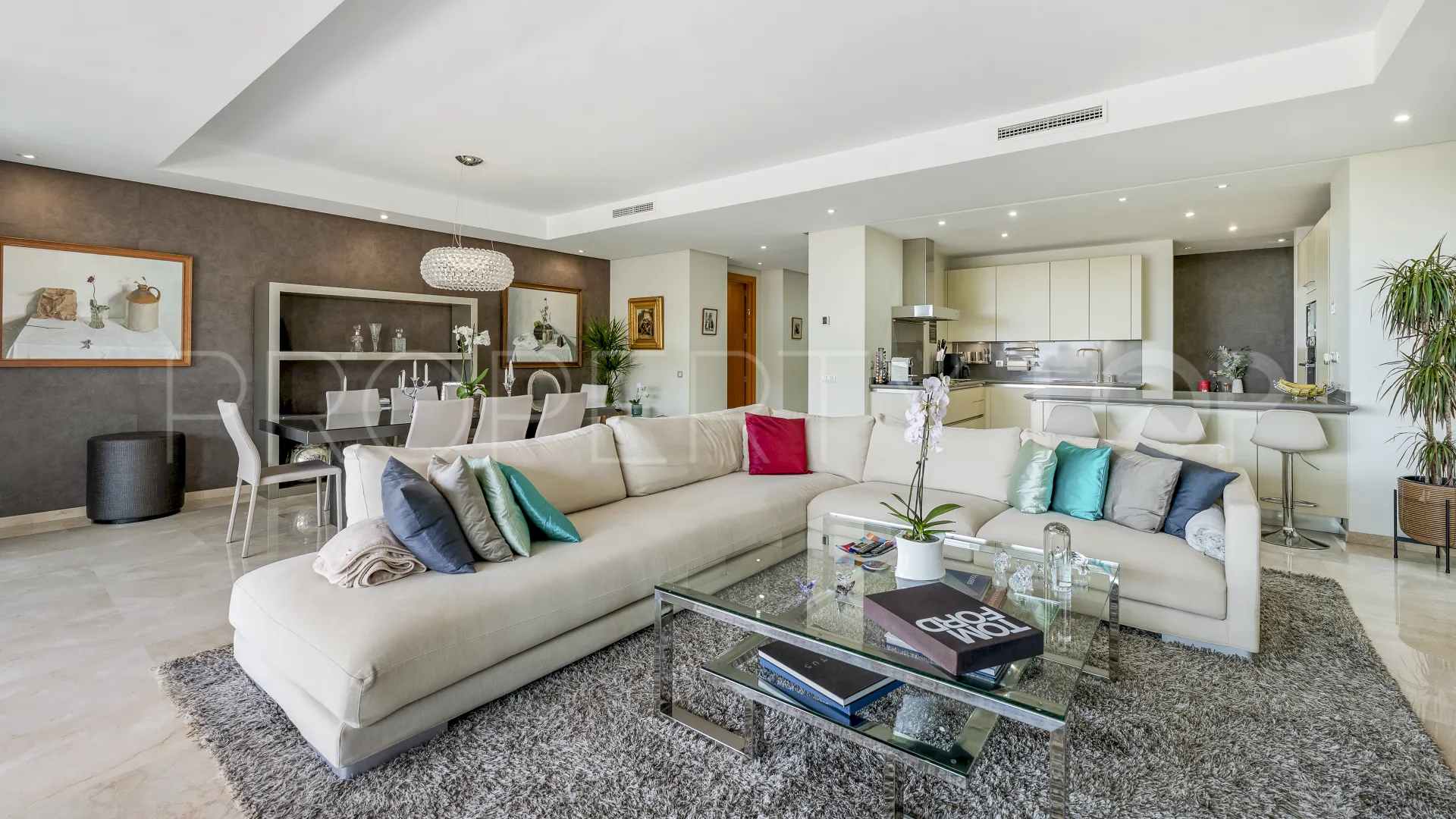 Se vende apartamento en Golden Mile con 3 dormitorios