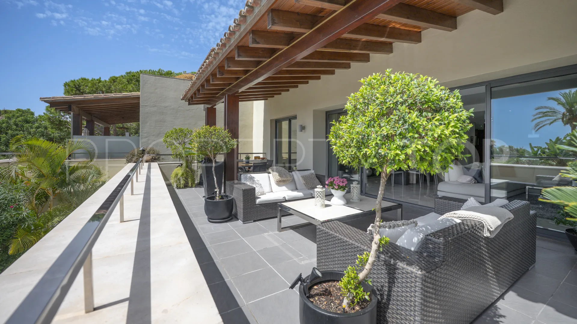 Se vende apartamento en Golden Mile con 3 dormitorios