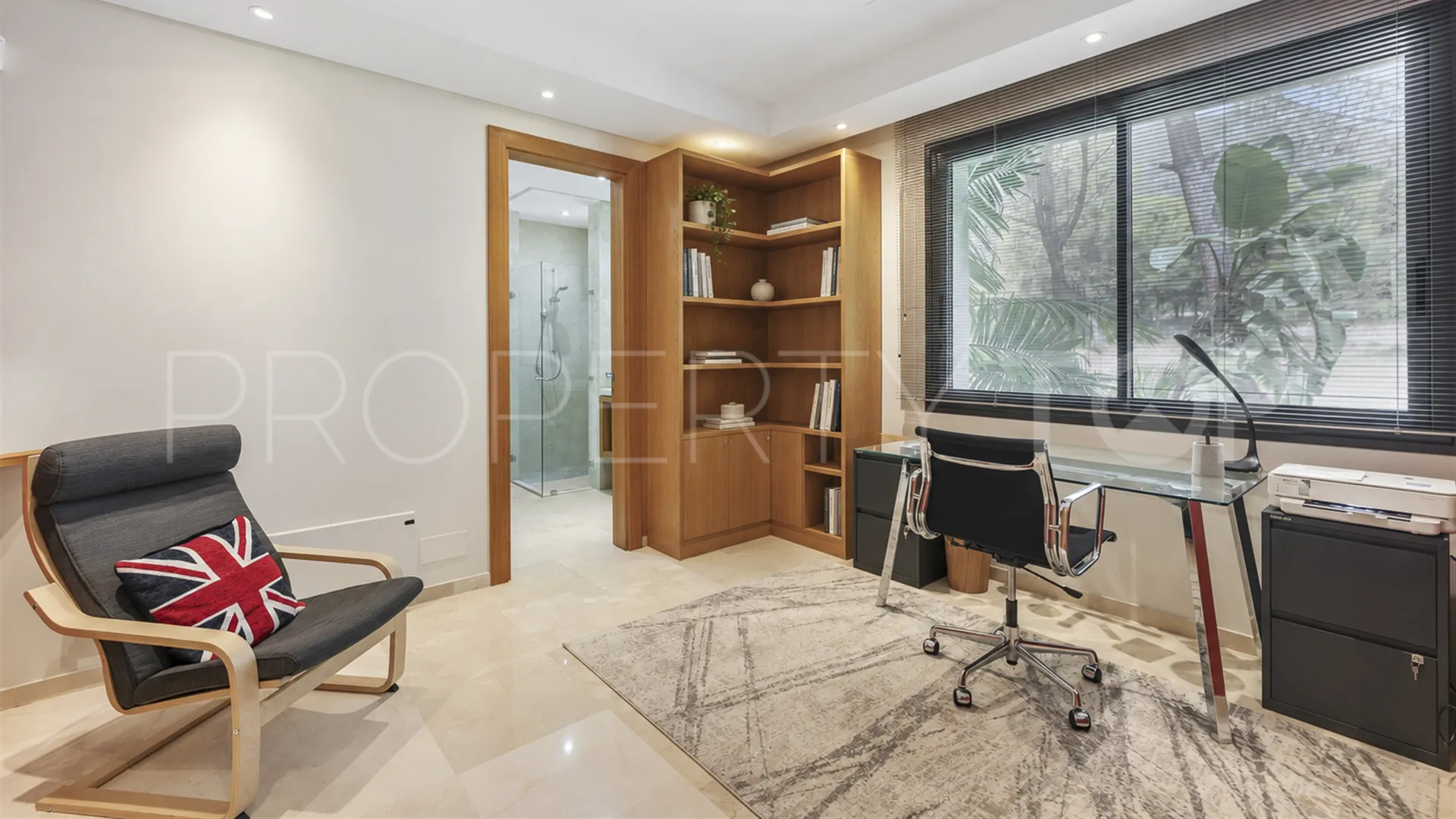 Se vende apartamento en Golden Mile con 3 dormitorios