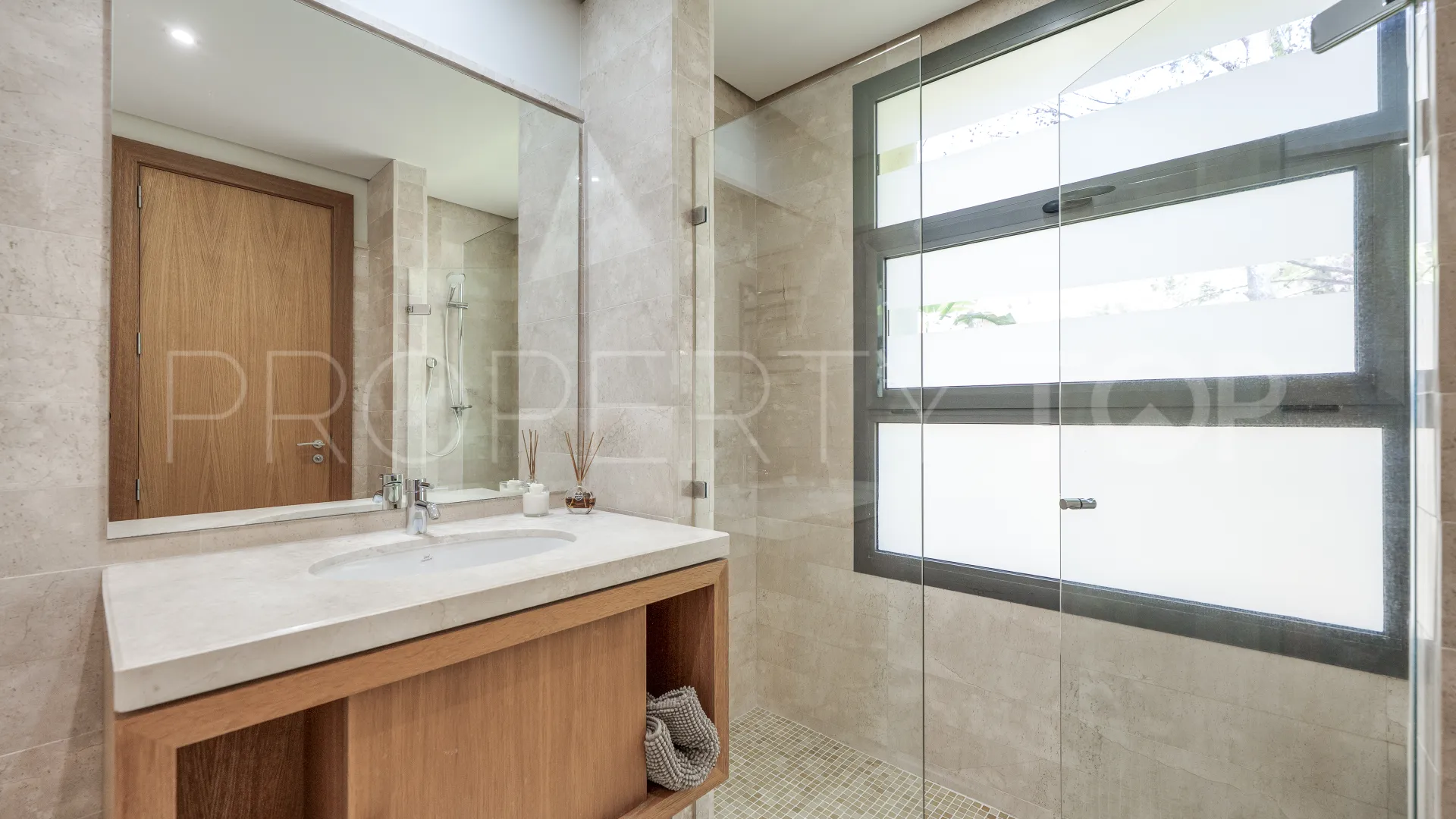 Se vende apartamento en Golden Mile con 3 dormitorios