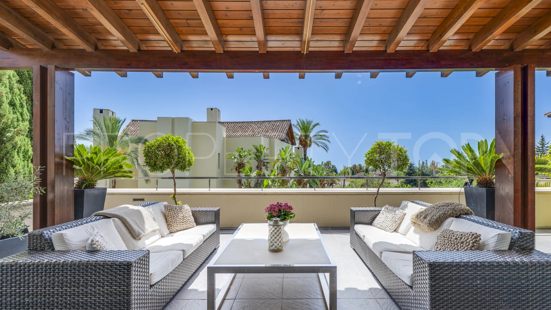 Se vende apartamento en Golden Mile con 3 dormitorios