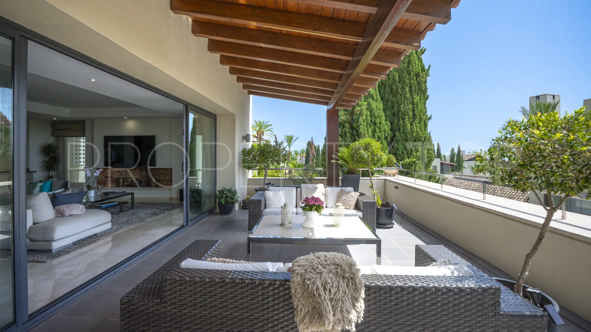 Se vende apartamento en Golden Mile con 3 dormitorios
