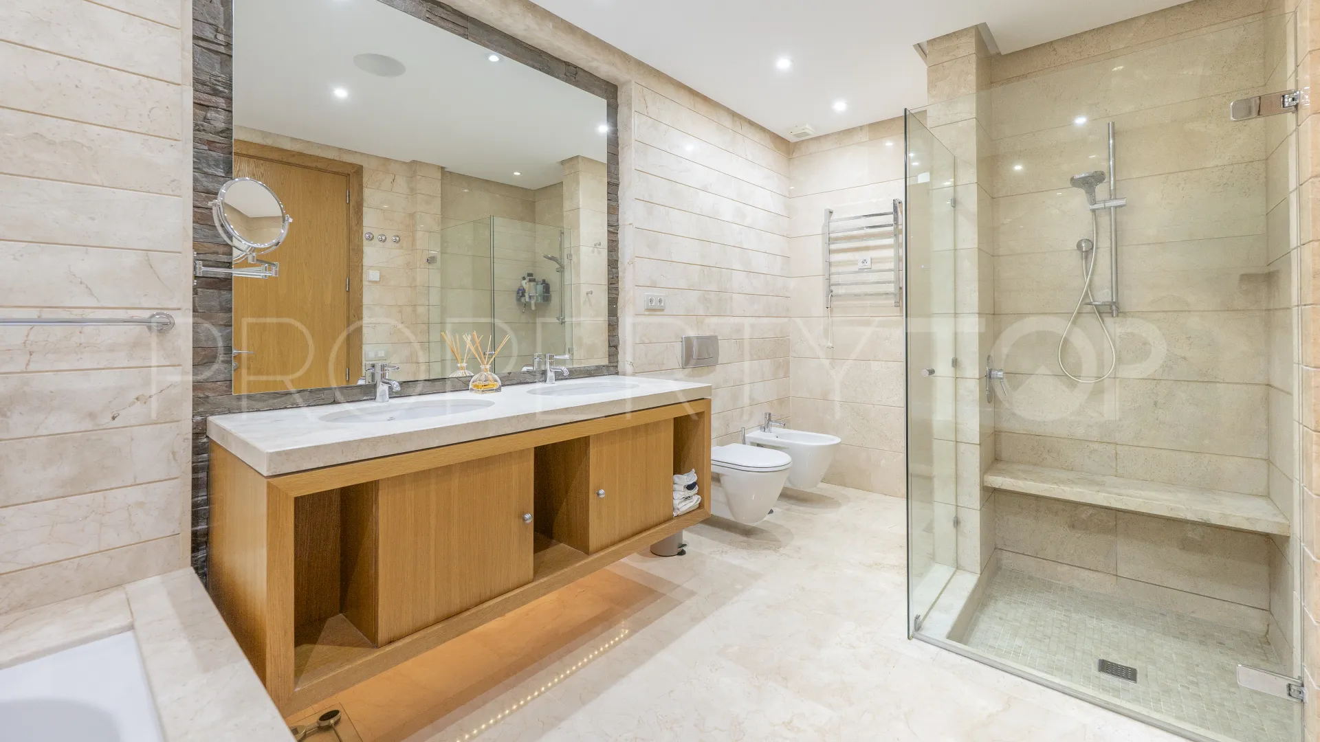 Se vende apartamento en Golden Mile con 3 dormitorios
