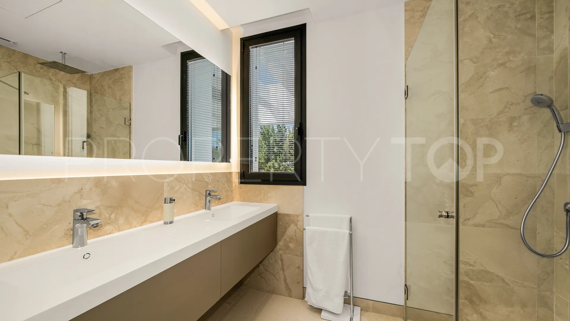 Villa for sale in La Alqueria with 5 bedrooms