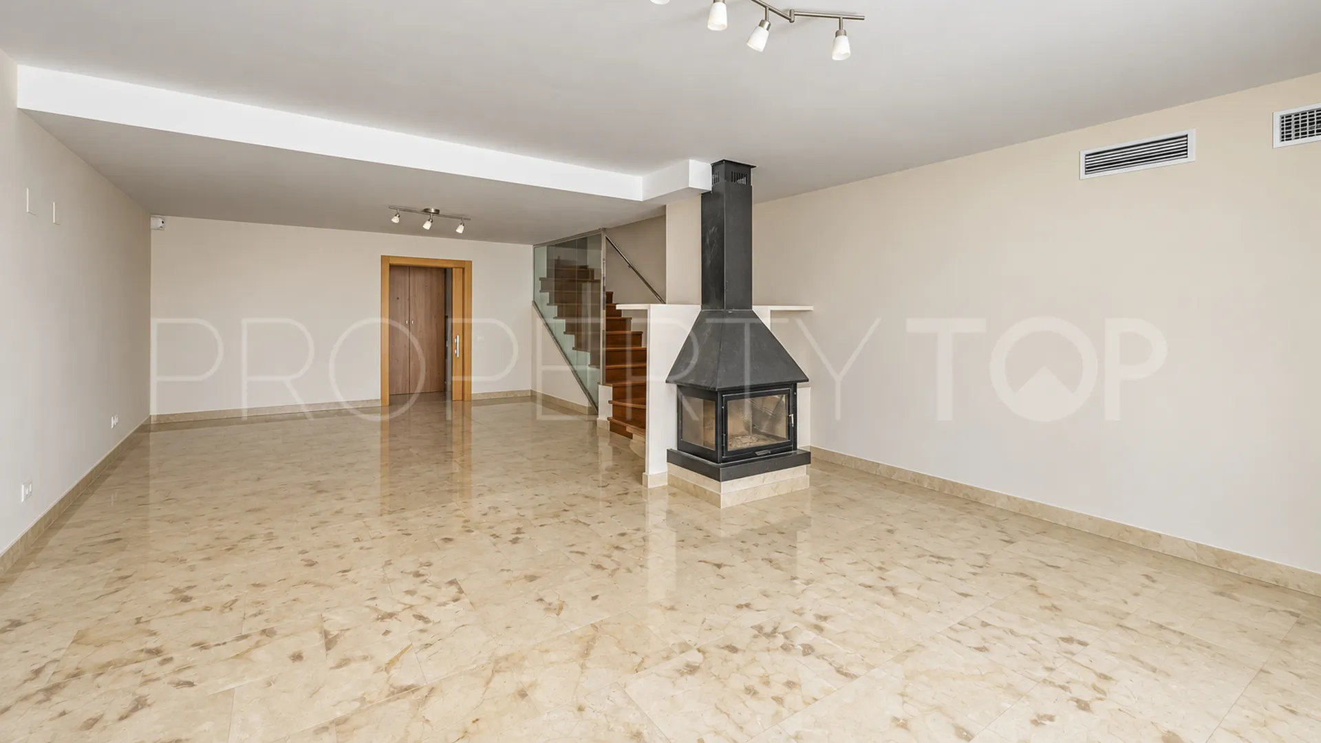 For sale Paraiso Alto town house with 3 bedrooms