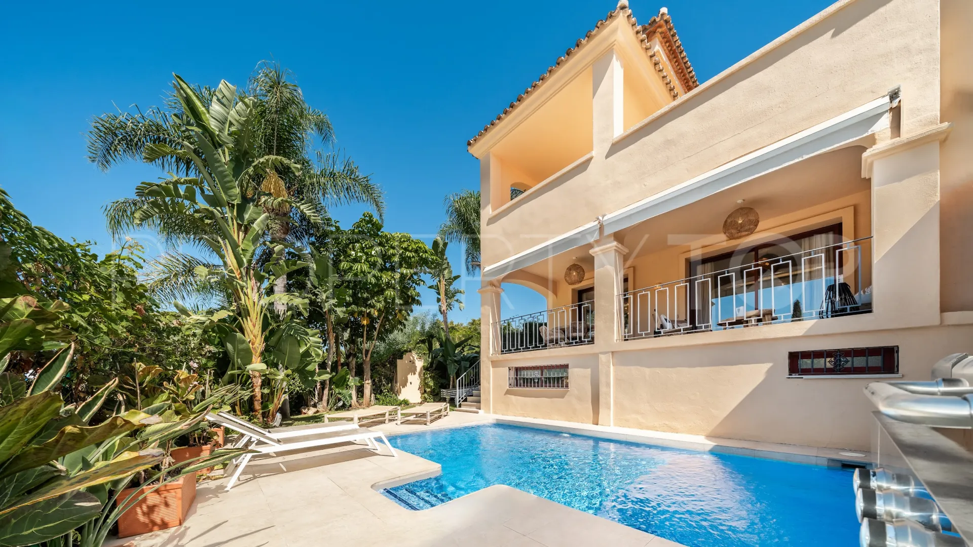 Semi detached house for sale in Nueva Andalucia