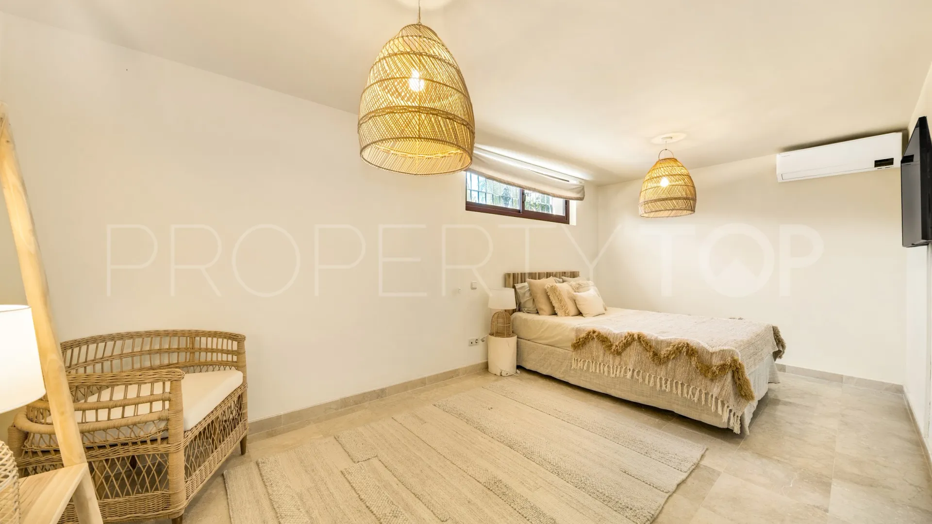 Semi detached house for sale in Nueva Andalucia