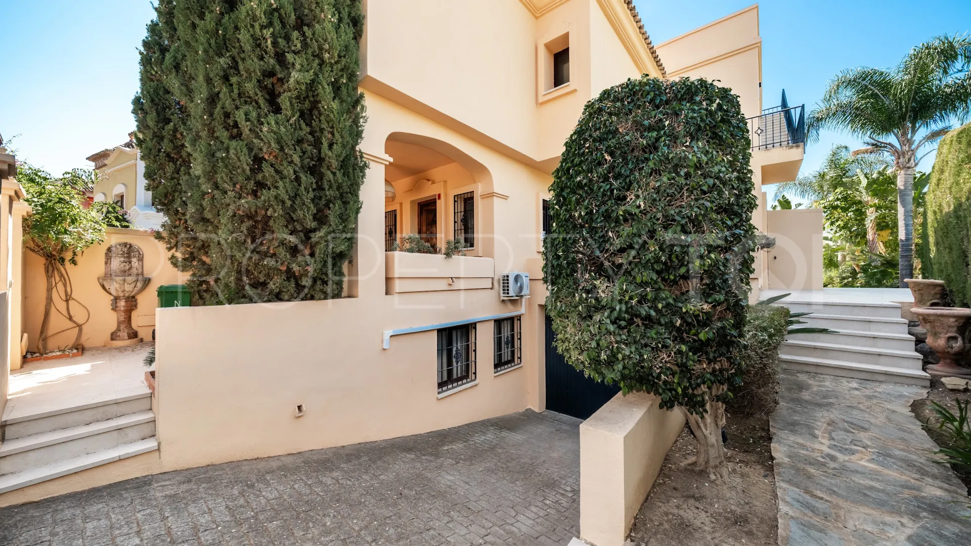 Semi detached house for sale in Nueva Andalucia