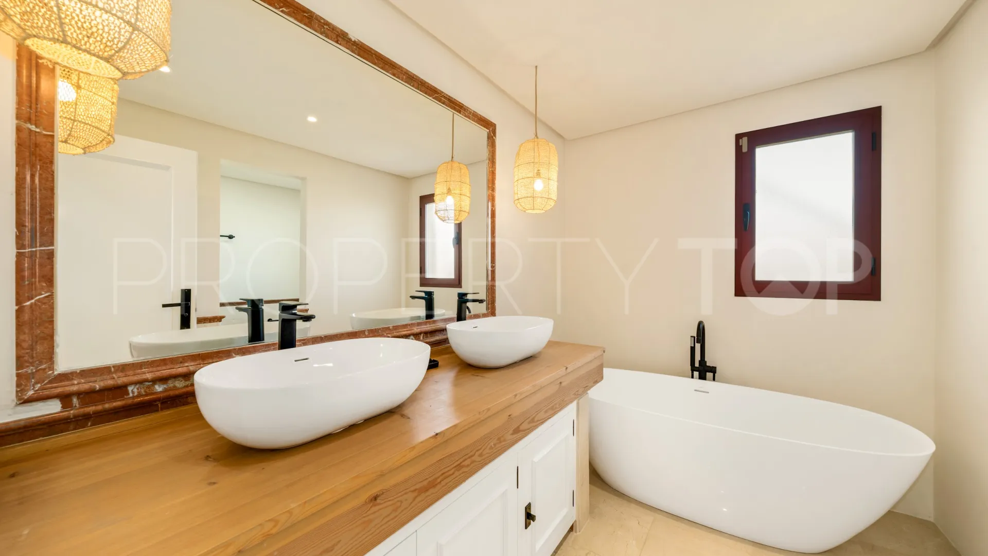 Semi detached house for sale in Nueva Andalucia