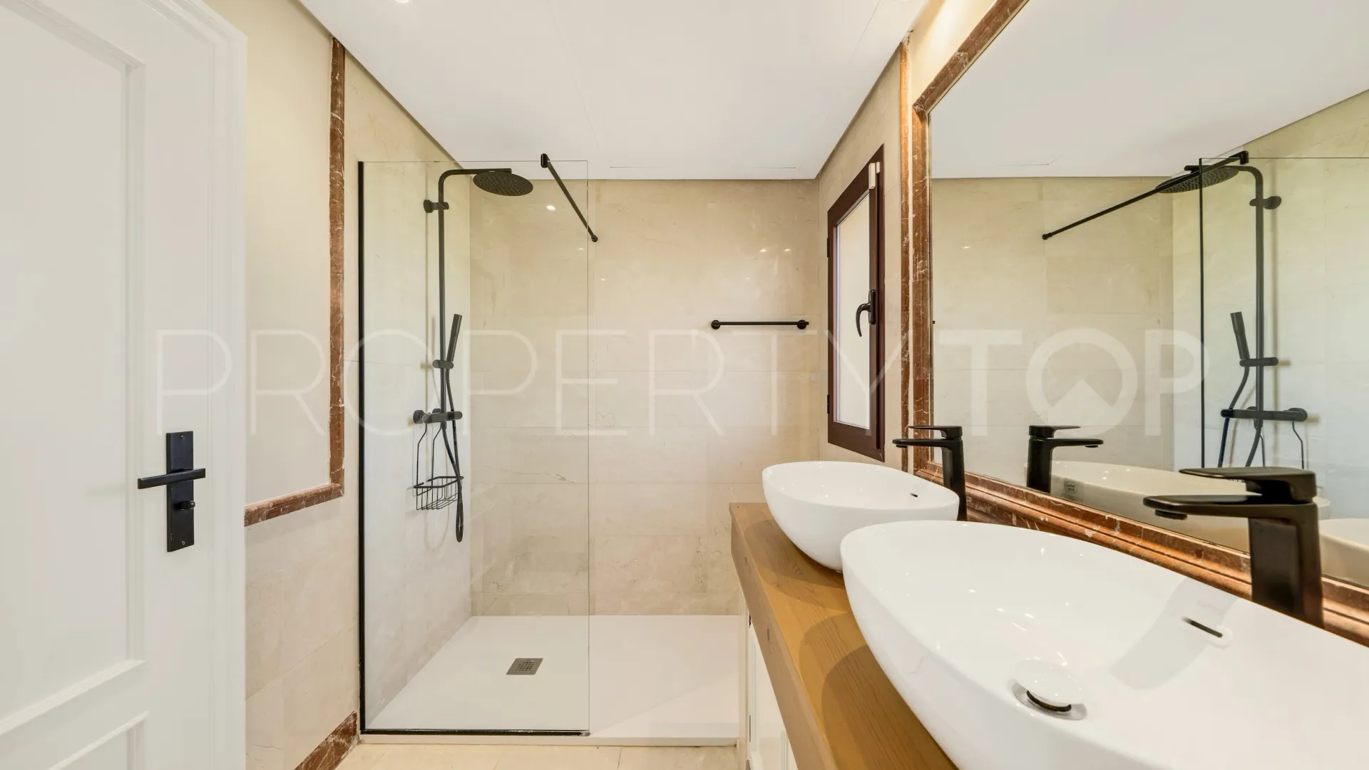 Semi detached house for sale in Nueva Andalucia