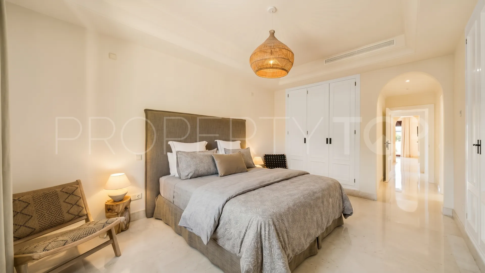 Semi detached house for sale in Nueva Andalucia