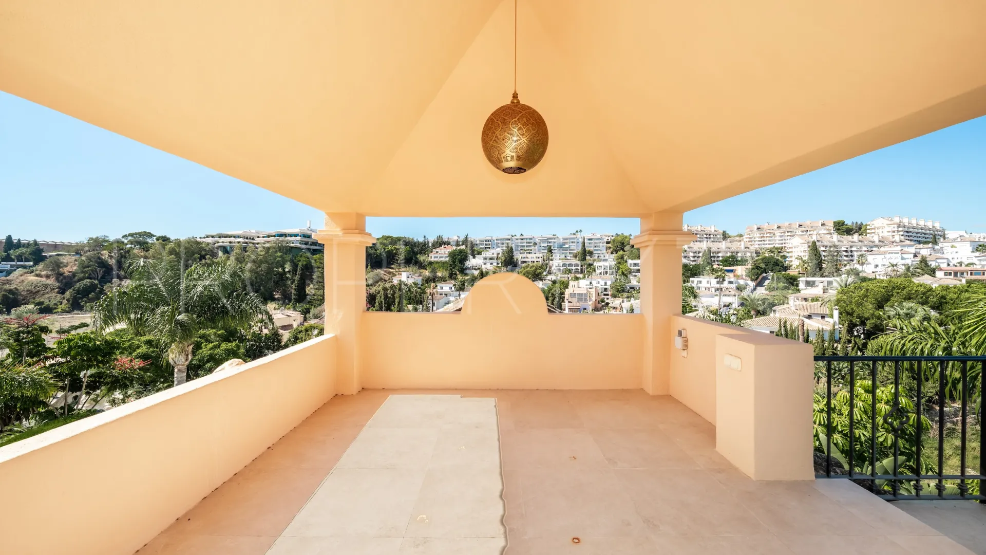 Semi detached house for sale in Nueva Andalucia
