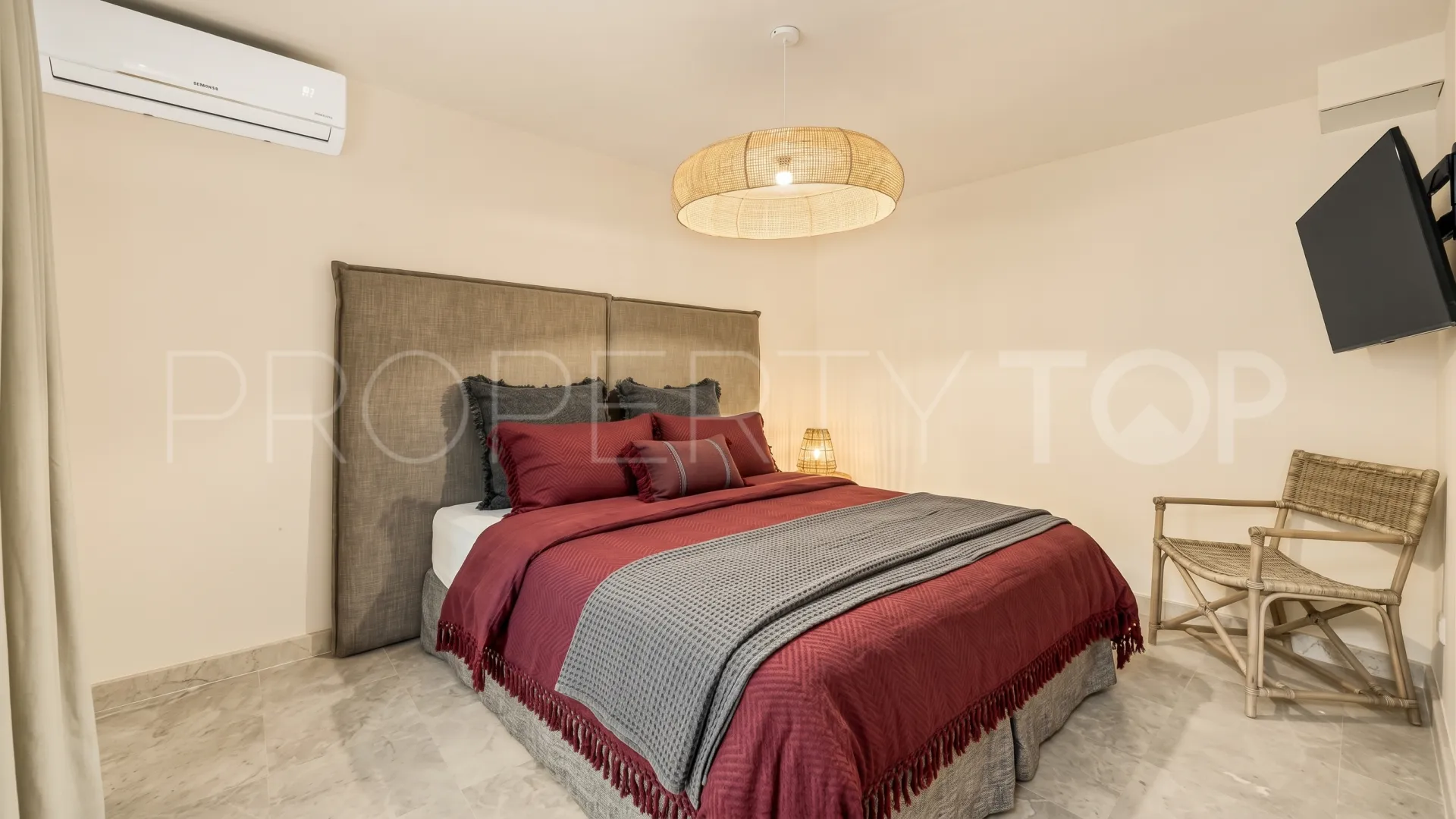 Semi detached house for sale in Nueva Andalucia