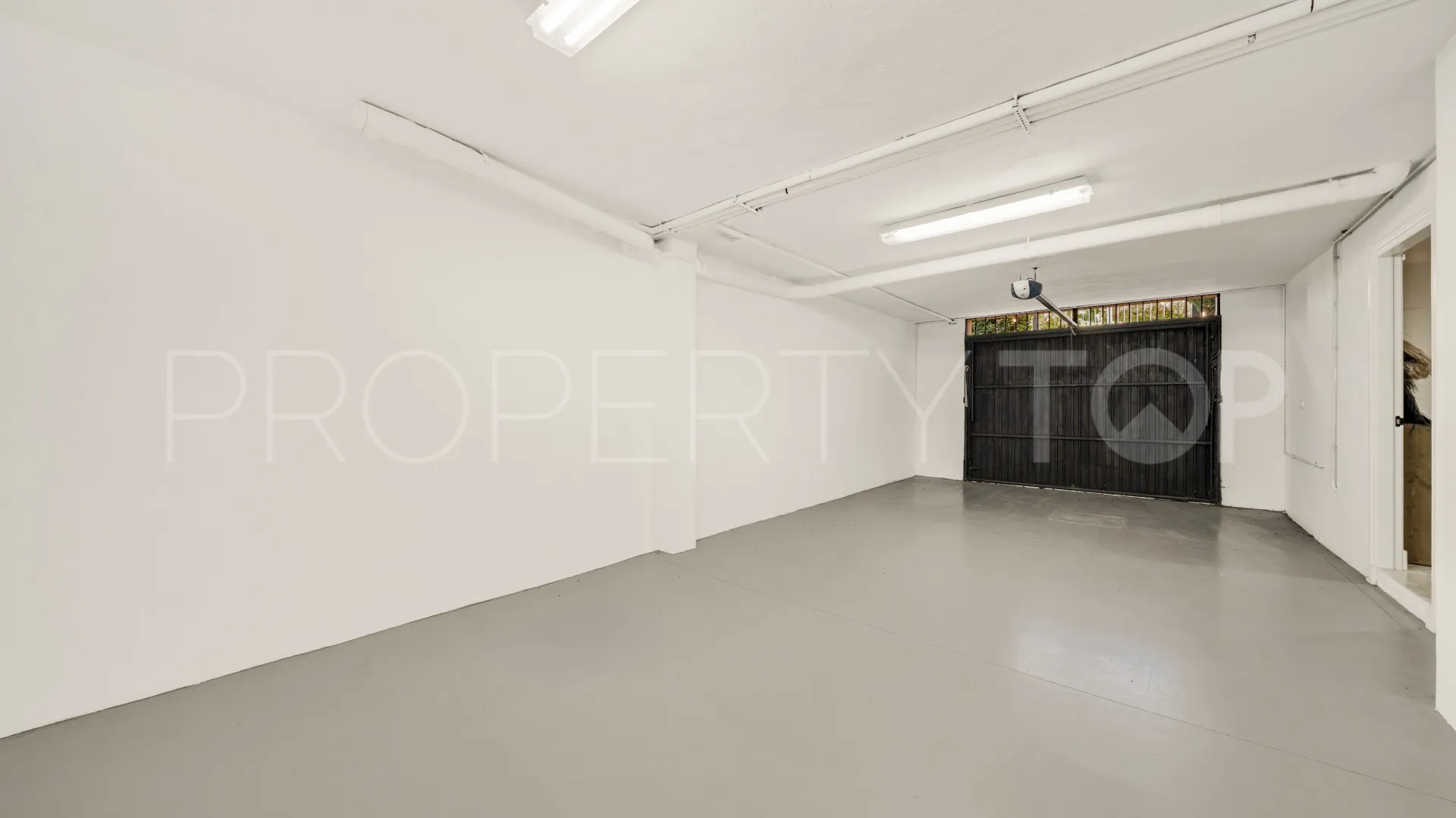 Semi detached house for sale in Nueva Andalucia
