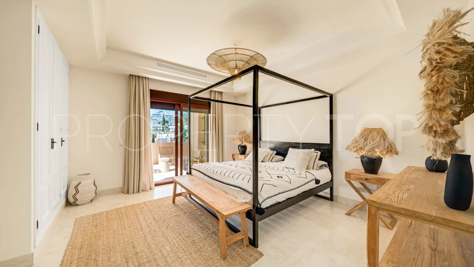 Semi detached house for sale in Nueva Andalucia