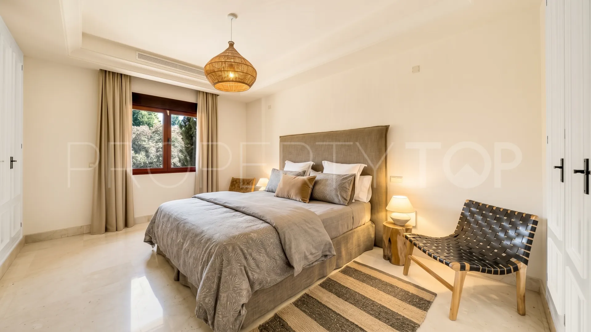 Semi detached house for sale in Nueva Andalucia