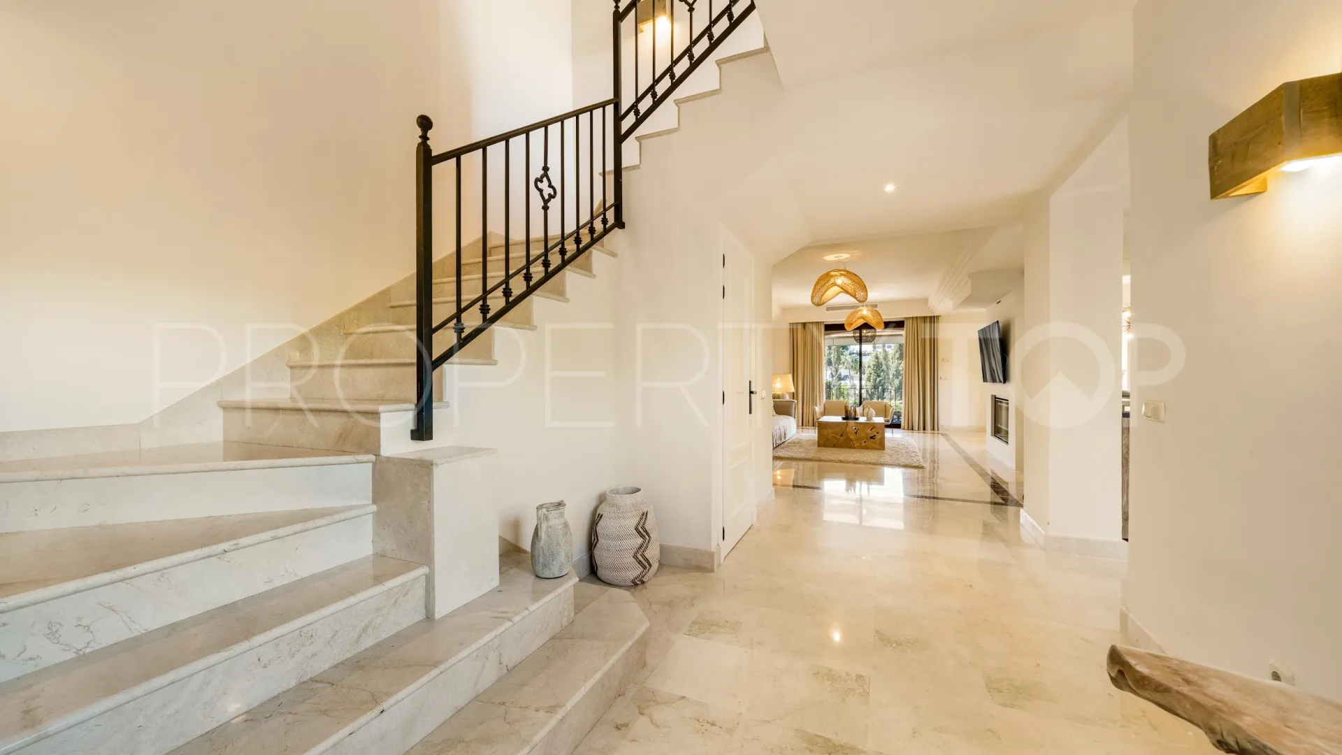 Semi detached house for sale in Nueva Andalucia