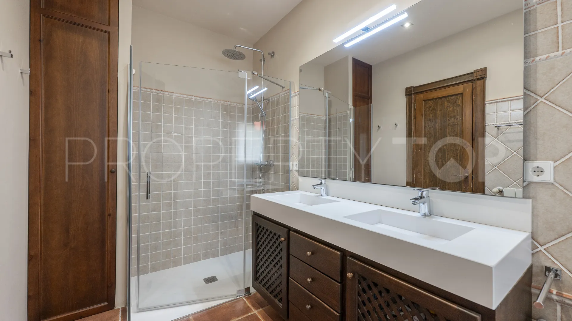8 bedrooms San Pedro Playa villa for sale