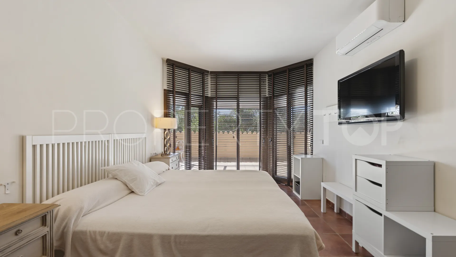 8 bedrooms San Pedro Playa villa for sale