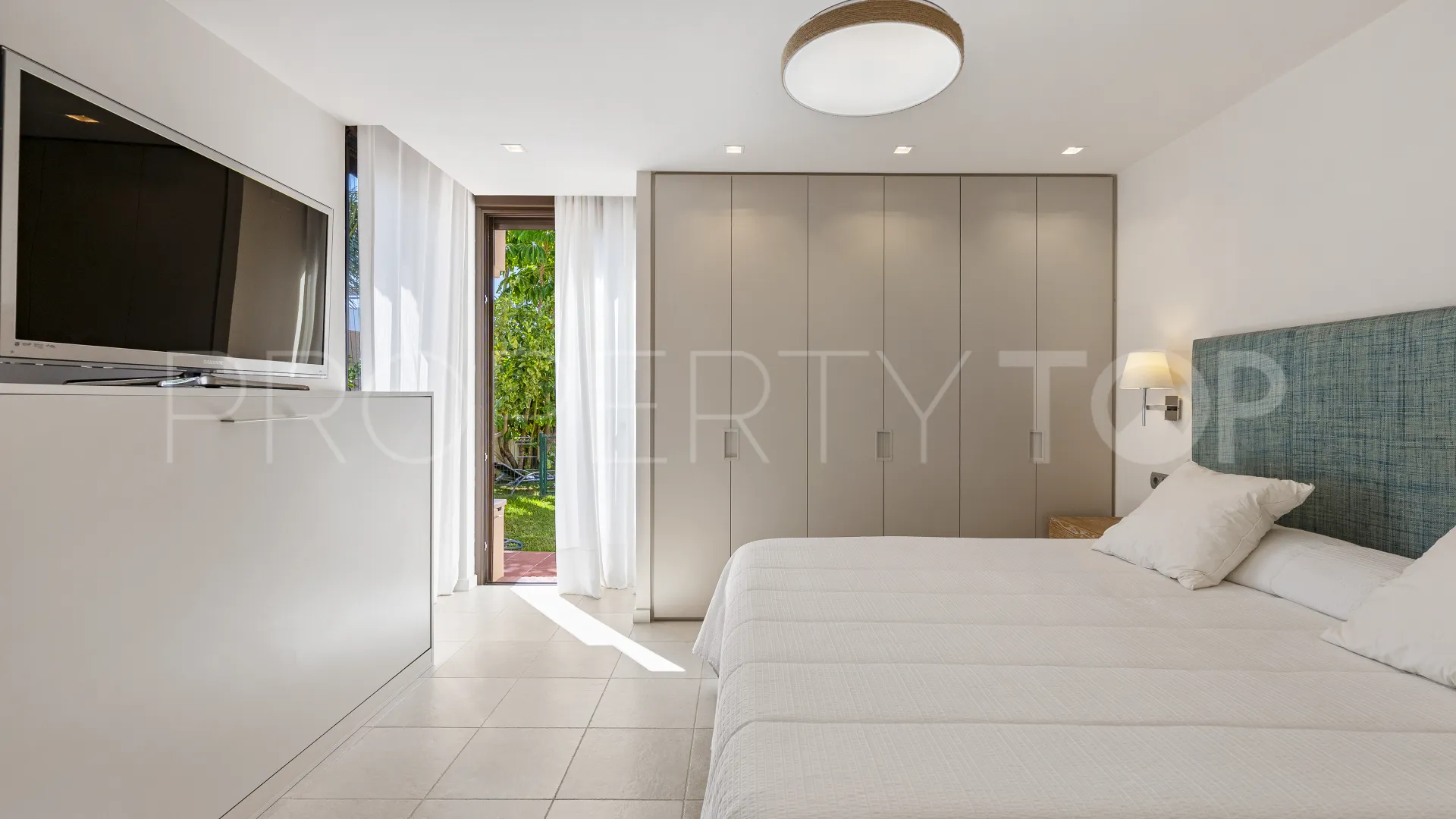 8 bedrooms San Pedro Playa villa for sale