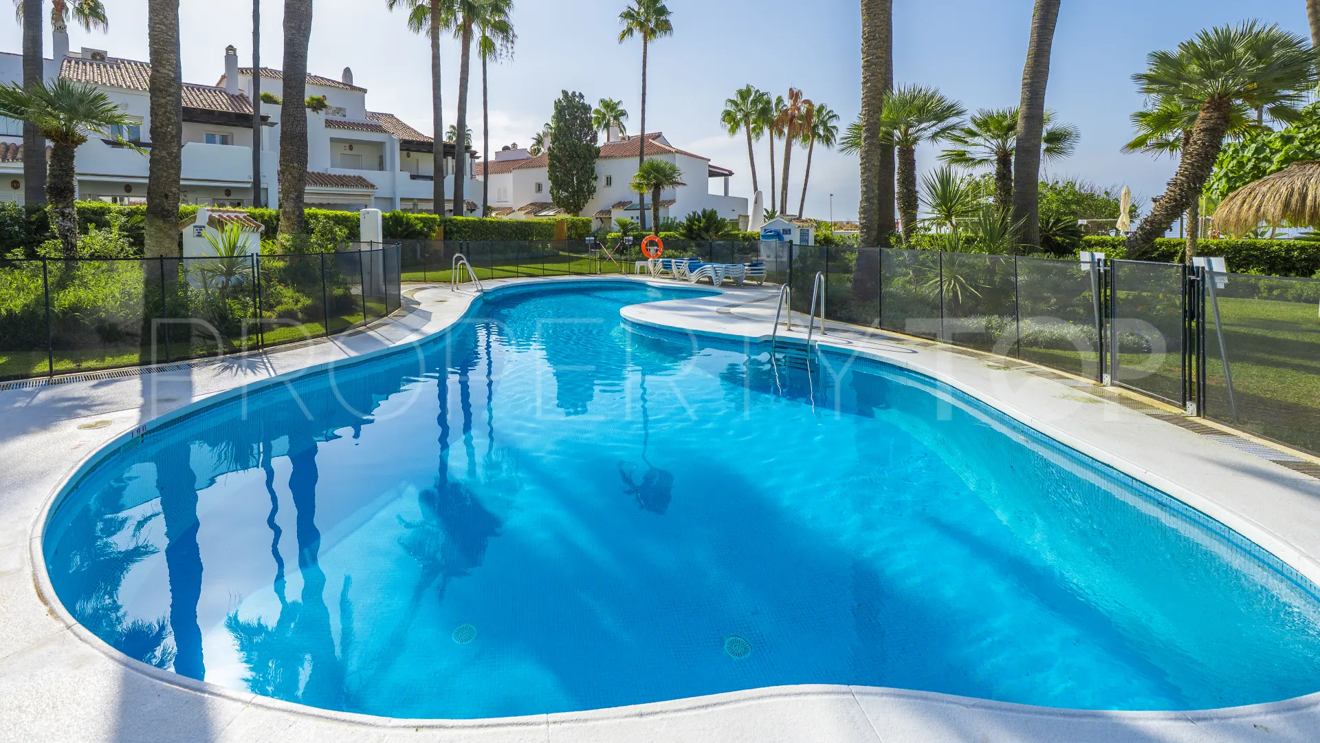 Apartamento en venta en Bahia de Marbella de 2 dormitorios