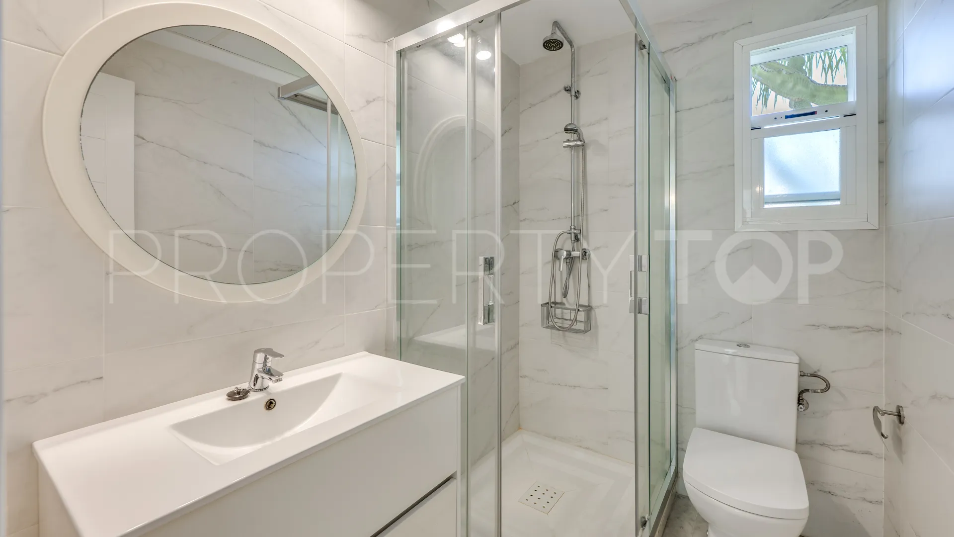 Apartamento en venta en Bahia de Marbella de 2 dormitorios