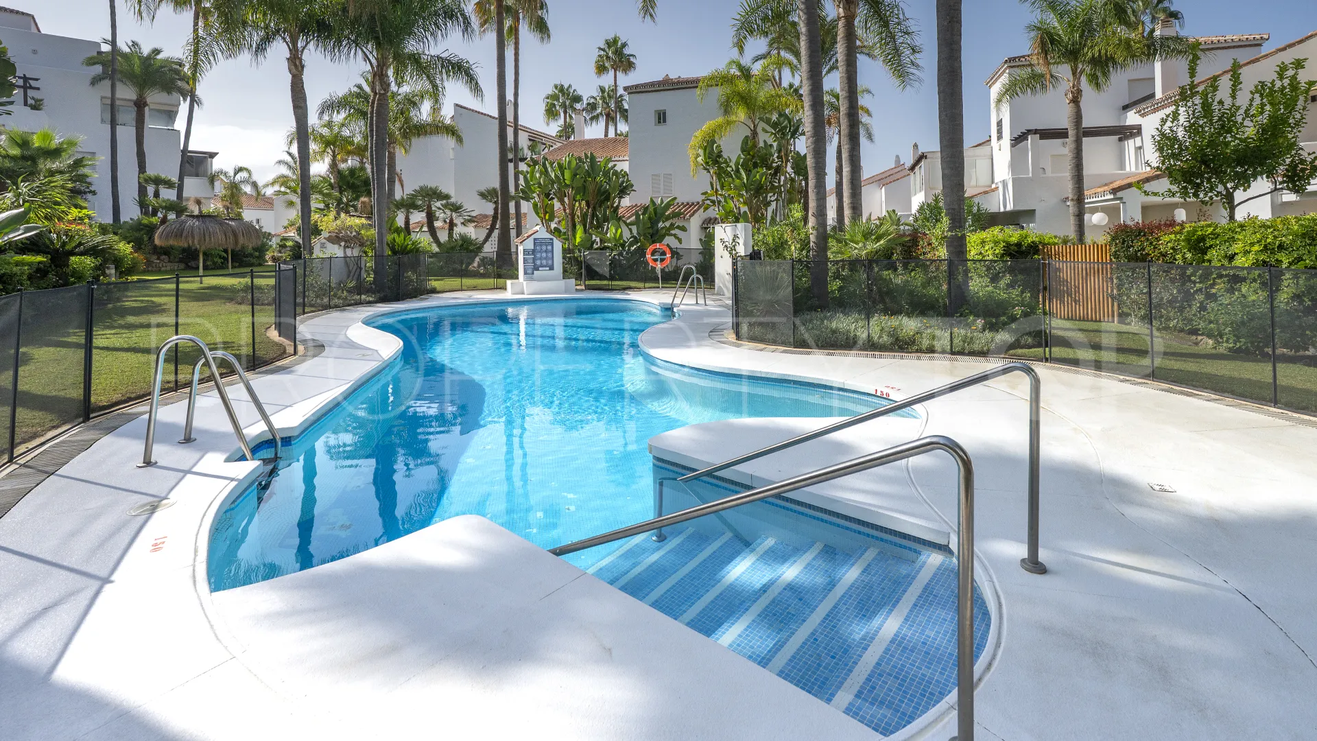 Apartamento en venta en Bahia de Marbella de 2 dormitorios