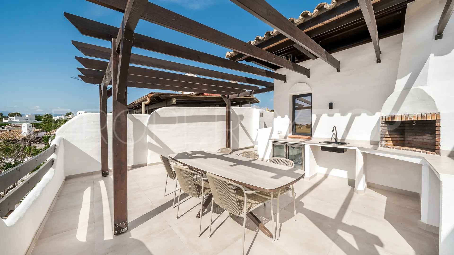 3 bedrooms town house in Golden Mile for sale