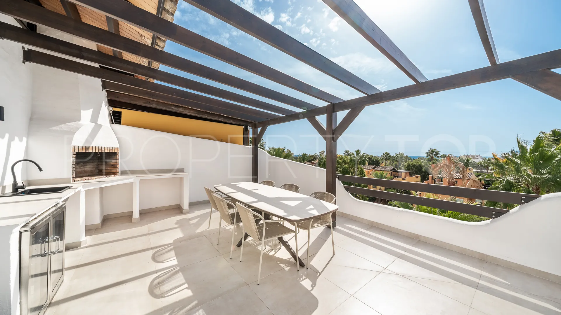 3 bedrooms town house in Golden Mile for sale