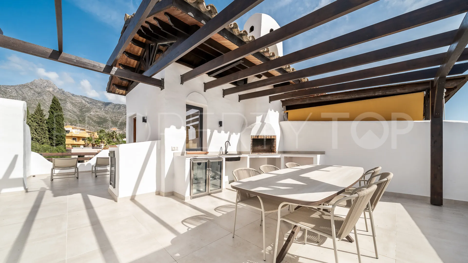 3 bedrooms town house in Golden Mile for sale