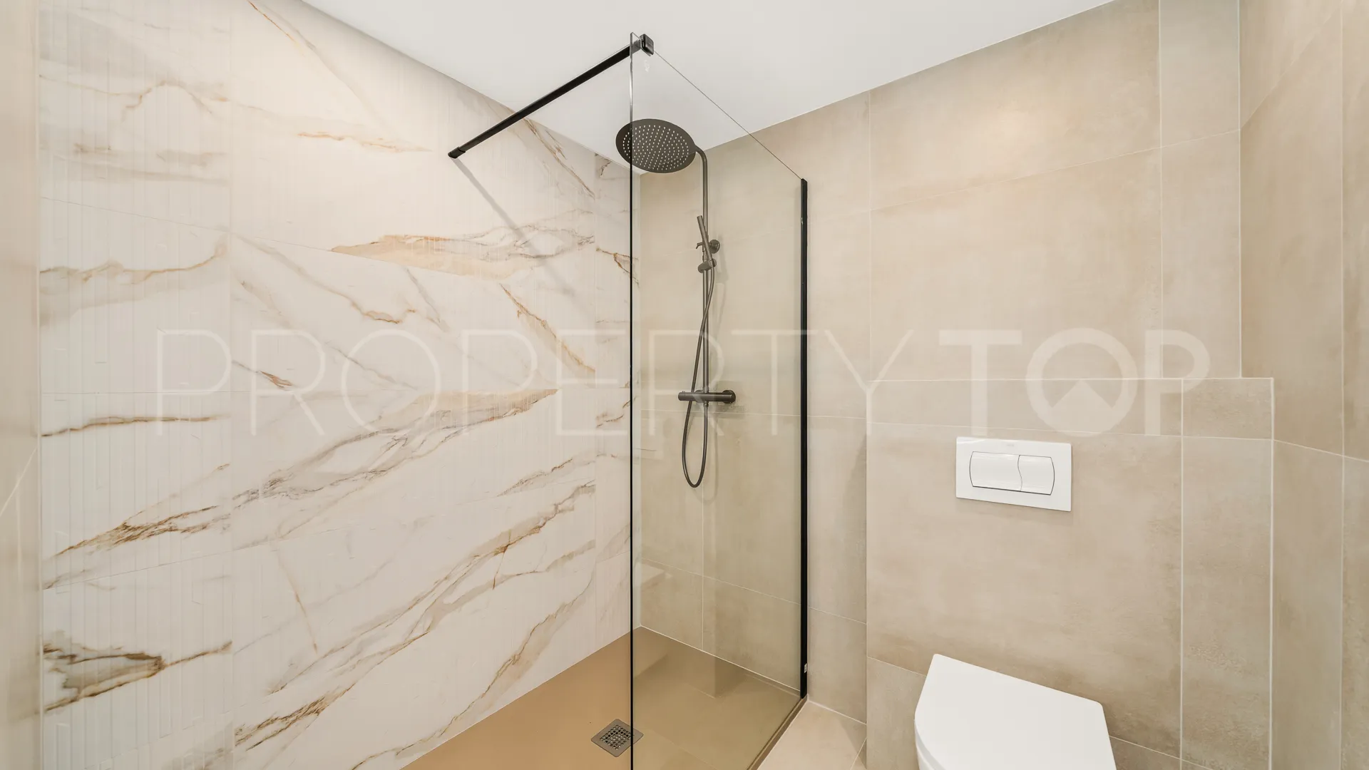 3 bedrooms town house in Golden Mile for sale