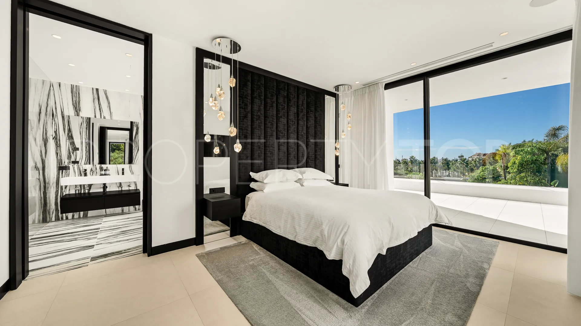 Villa a la venta en Marbella Golden Mile