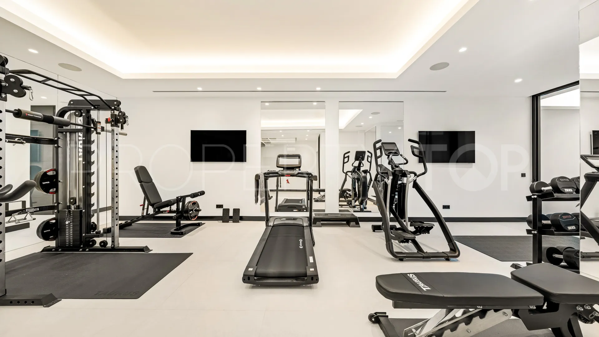 Villa a la venta en Marbella Golden Mile