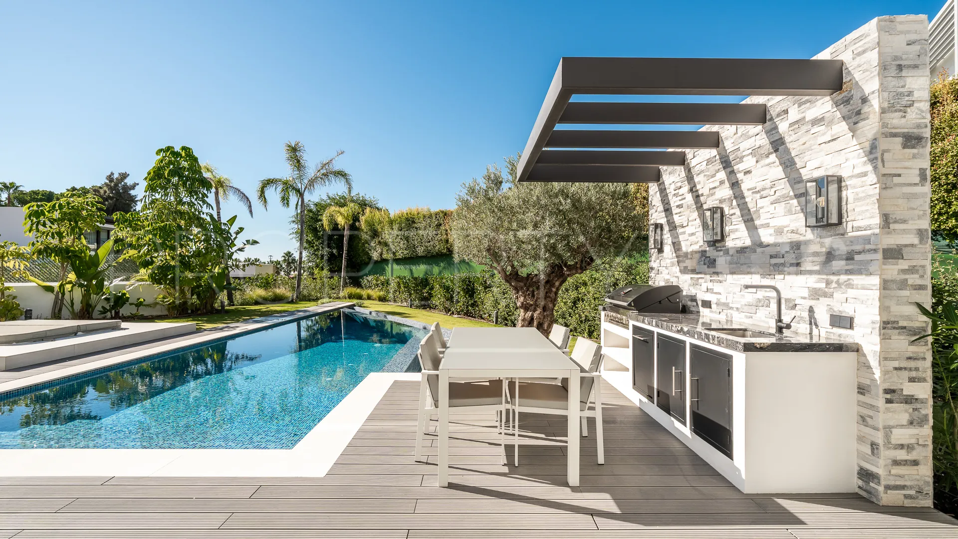 Villa a la venta en Marbella Golden Mile