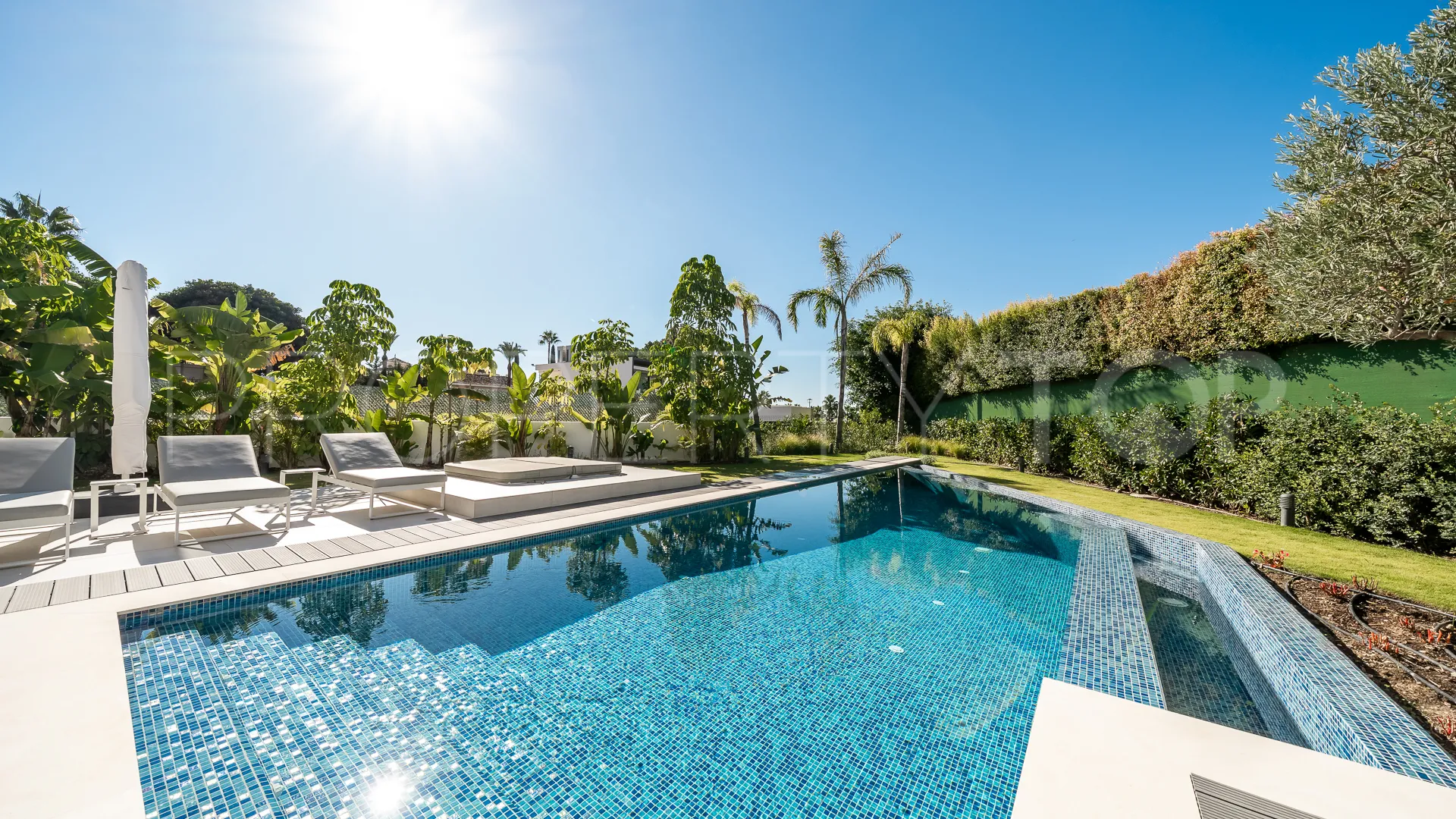Villa a la venta en Marbella Golden Mile