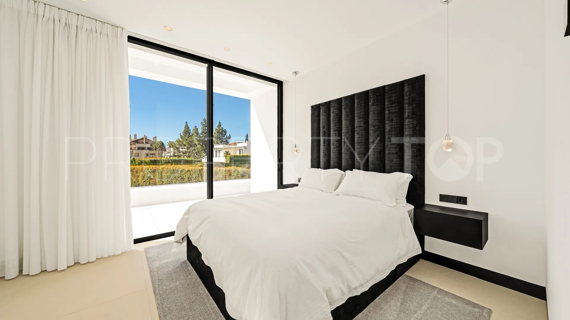 Villa a la venta en Marbella Golden Mile