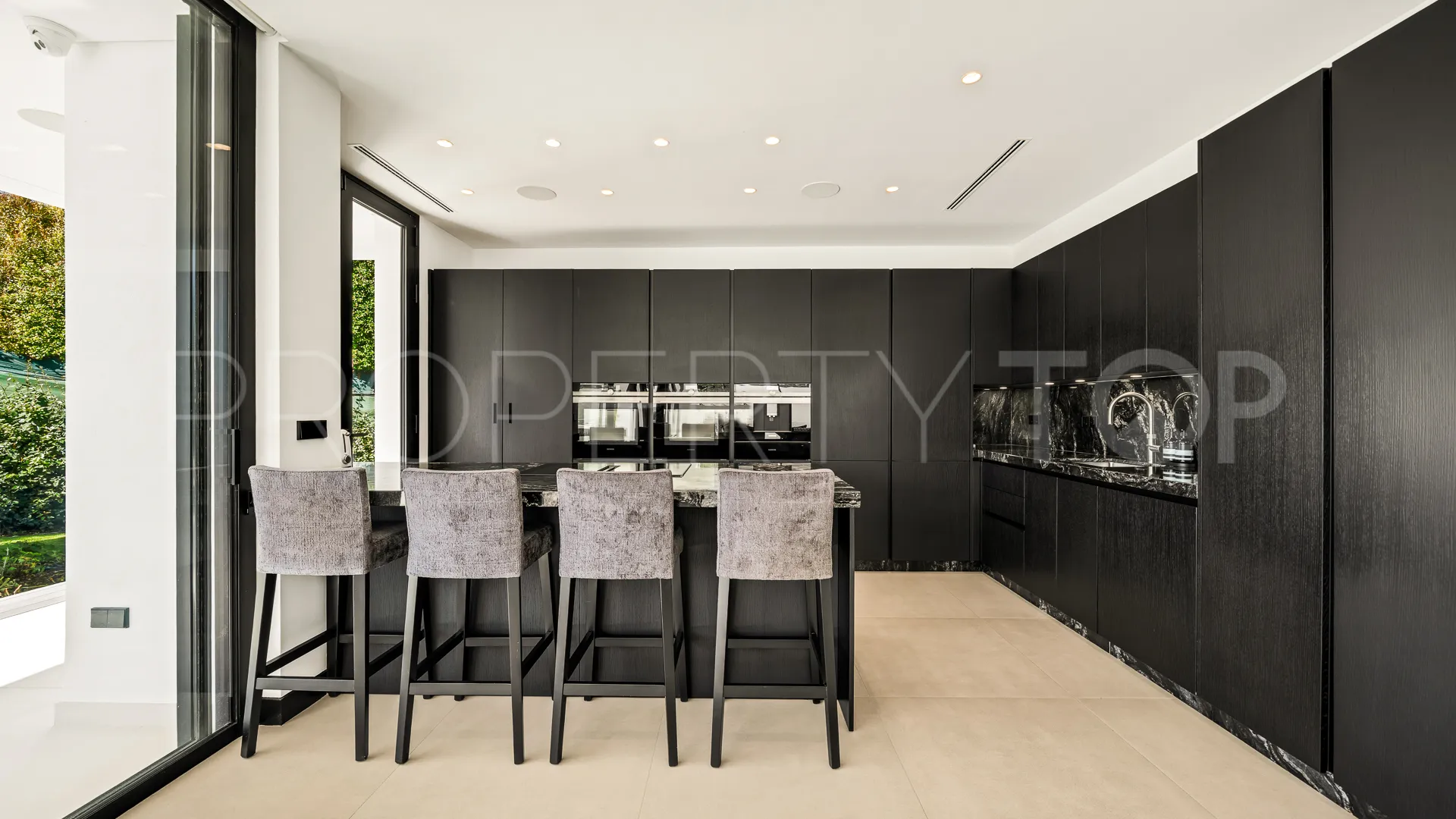 Villa a la venta en Marbella Golden Mile