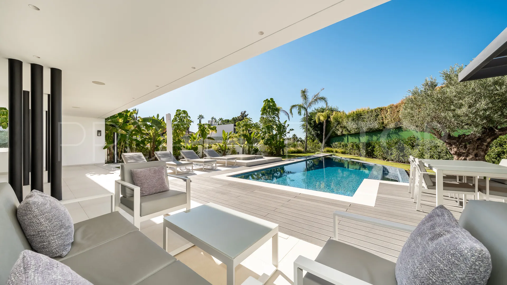 Villa a la venta en Marbella Golden Mile