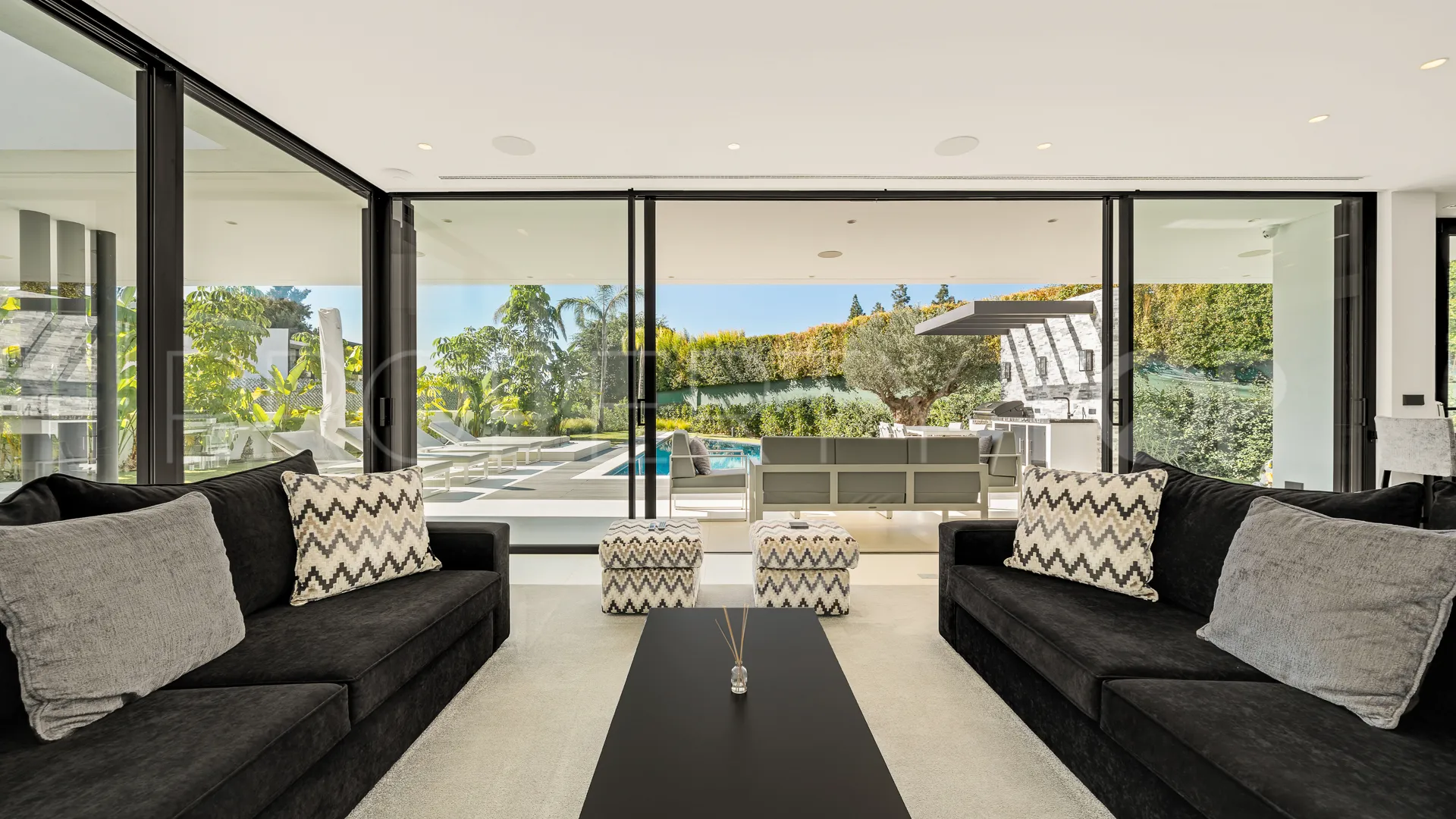 Villa a la venta en Marbella Golden Mile