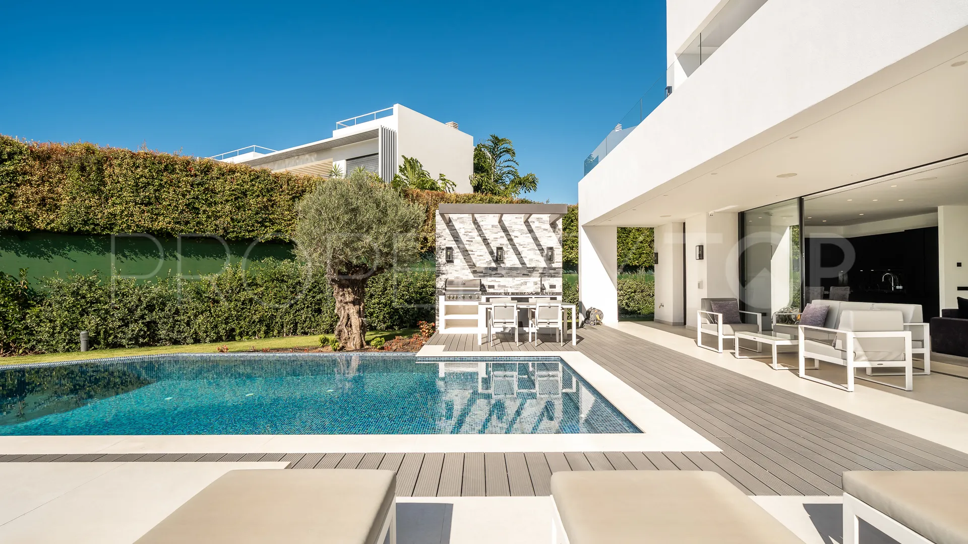 Villa a la venta en Marbella Golden Mile