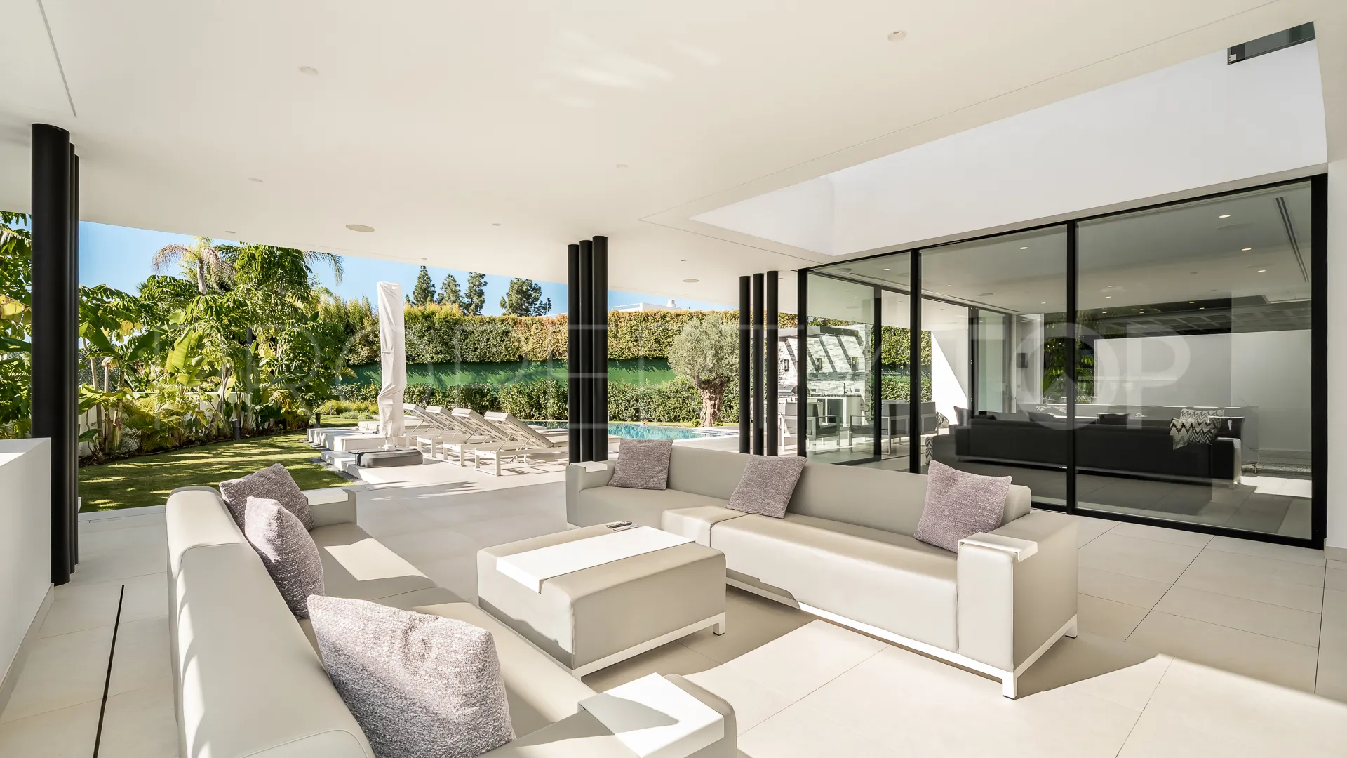 Villa a la venta en Marbella Golden Mile