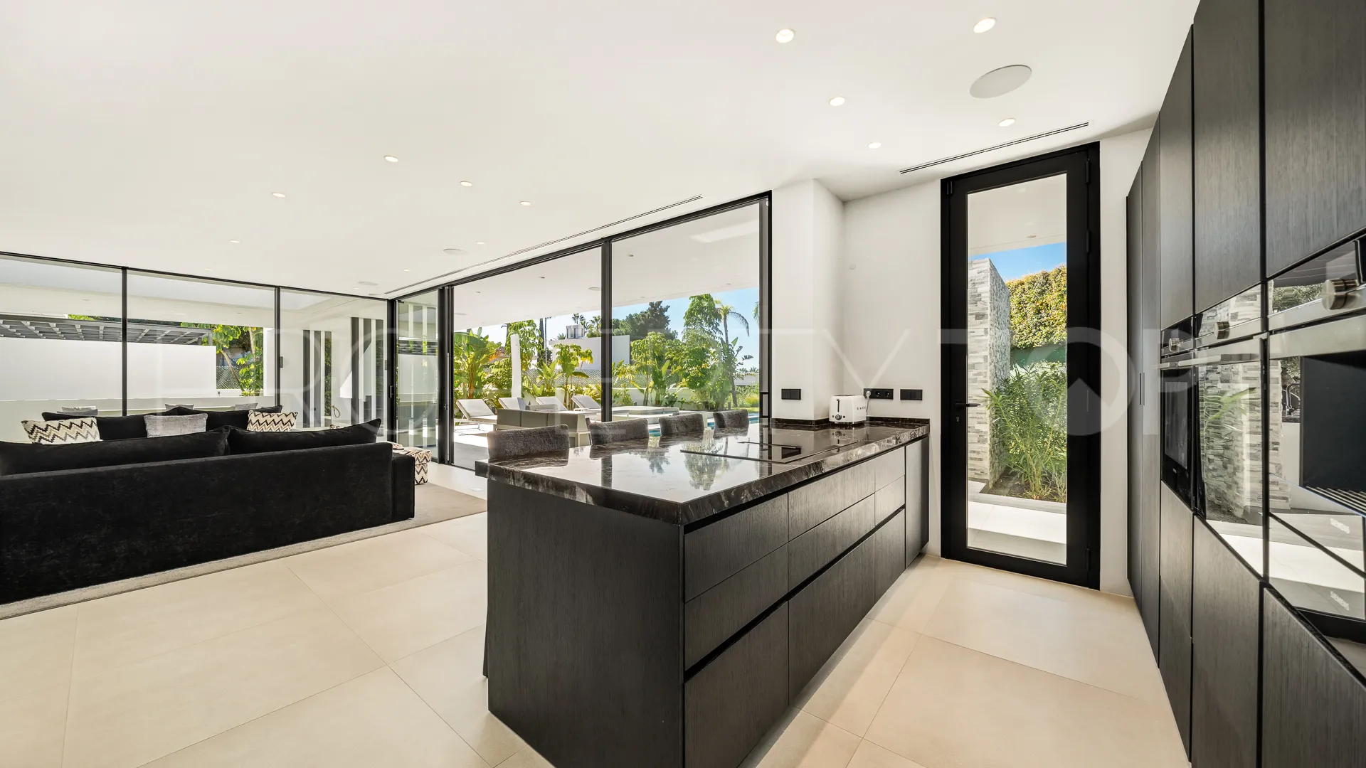 Villa a la venta en Marbella Golden Mile