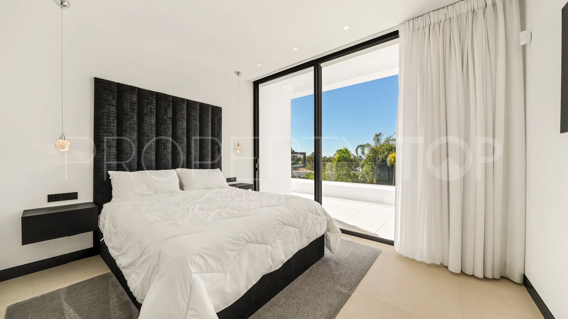 Villa a la venta en Marbella Golden Mile