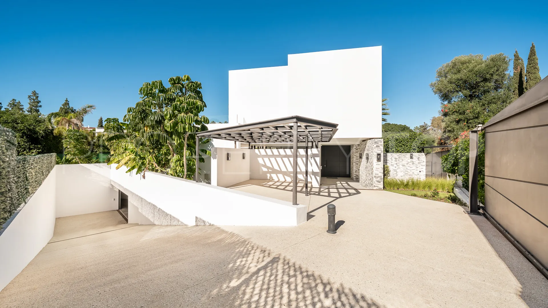 Villa a la venta en Marbella Golden Mile