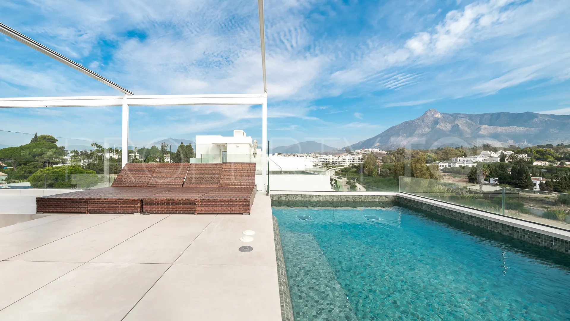 Penthouse with 3 bedrooms for sale in Golden Mile