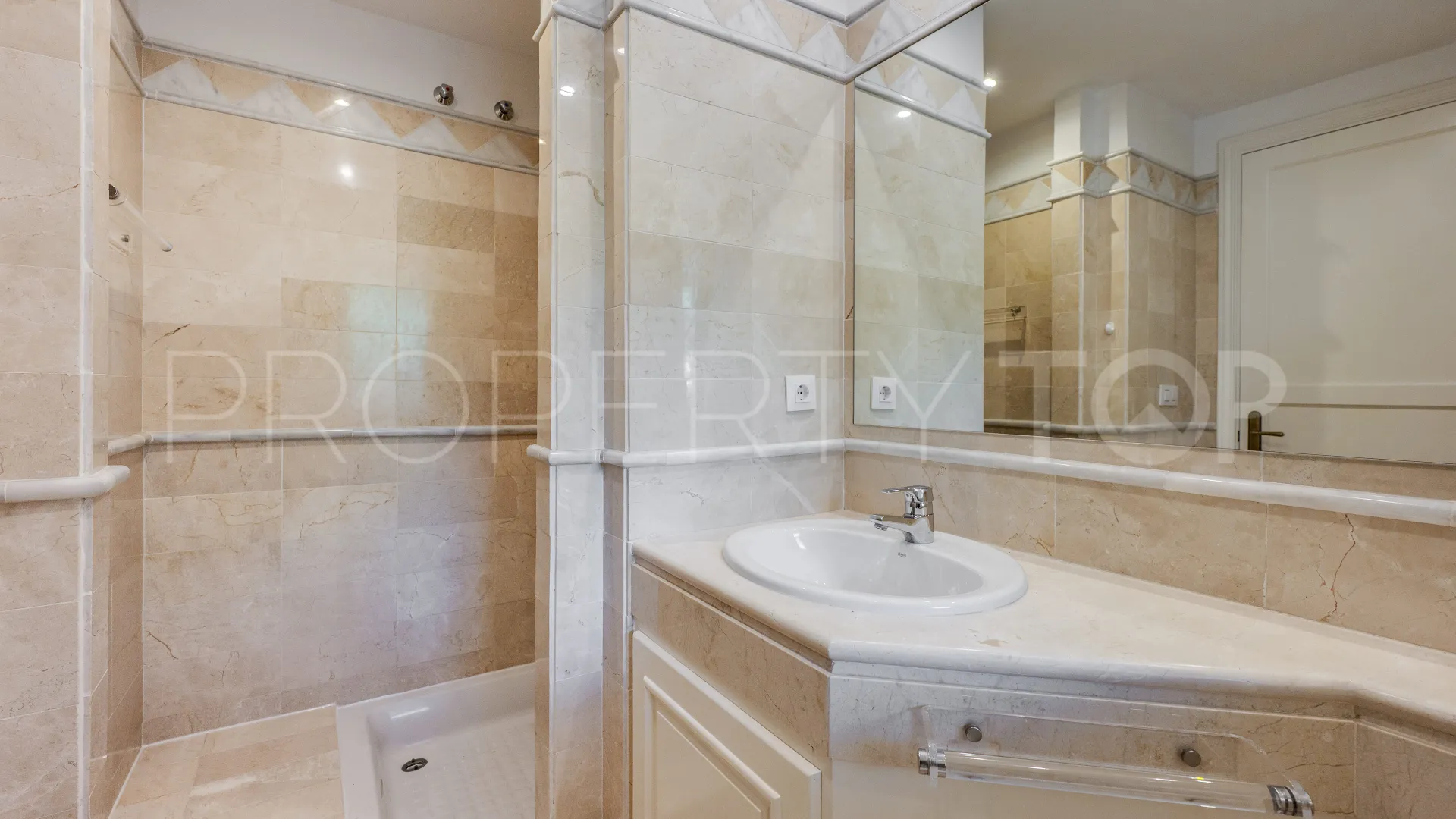 3 bedrooms Elviria Hills apartment for sale