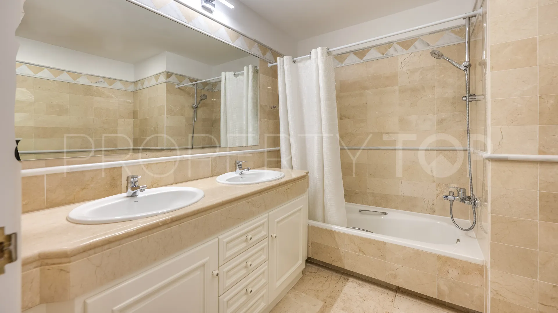 3 bedrooms Elviria Hills apartment for sale
